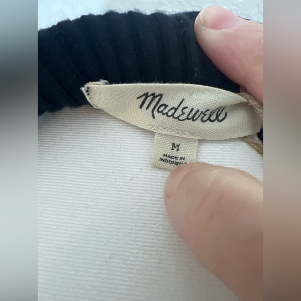 Women’s Y2K/90s Minimal Madewell ribbed curved hem cardigan black size medium. - Picture 4 of 5